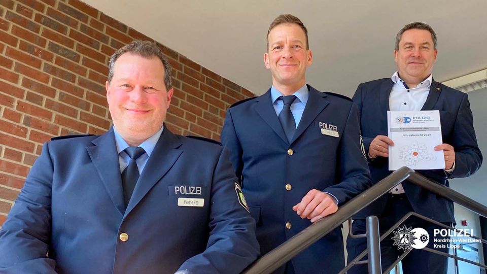 Alexander Fenske, Abteilungsleiter Polizei, Peter Pauls, Leiter der Direktion Verkehr, und Behördenleiter Dr. Axel Lehmann bei der Vorstellung der Verkehrsunfallstatistik 2022.